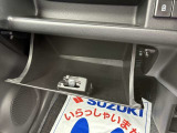 グローブボックス。