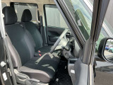運転席、助手席シートです。実際お座りいただくのが、分かりやすいと思います。お気軽にご来店ください