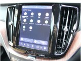 9インチ縦型タッチパネルディスプレイ フルスクリーンでの地図表示が可能