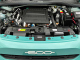 ゼロスタート時から最大トルクを発揮するパワフルモーター搭載。日々の運転はもちろん、高速走行でも快適な走りを実現します。