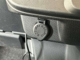 【アクセサリーソケット】車内で利用する電気製品の電源として広く利用できます