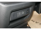 センターコンソールの下部には2タイプのUSB給電端子がついています。