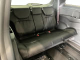 3列目シート座面を両方跳ね上げた状態です。背の高い荷物も気軽に積み込む事ができますよ。工夫次第でいろいろ便利に使えます。