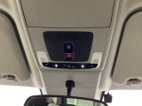 【SOSボタン】体調が悪くなったときや、事故に遭遇したとき、あおり運転にあっている時など、緊急時にボタンを押すと緊急サポートセンターにつながり、オペレーターが警察・救急への取次ぎを行います。