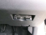 ETC車載器を装備しています。高速道路の料金所もストレスなく通行できます。すっきりとしたビルトインタイプですよ。