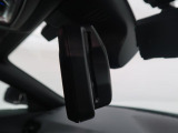 【ルームミラー一体型ETC】BMWといえばルームミラー一体型のETC。ドライバーから差し込めるかたちになっておりますので、差し忘れの際も慌てずにご利用いただけます。