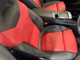 メルセデスのシートは、少し硬めに出来ておりますので、長時間の運転でも疲れにくく、安全にドライビングをお楽しみ頂けます
