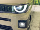 【LEDヘッドライト】悪天候や夜間走行時も良好な視界を確保し安心して運転できる高輝度LEDヘッドライトを装備!点灯速度が早く、消費電力も抑えられています。