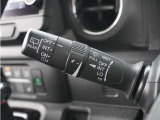 【ウォッシャー付間欠リアワイパー(リバース連動)】バック時に、フロントワイパーに連動して作動。