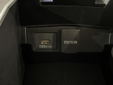 ※12V/120Wアクセサリーソケット装備。