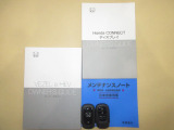 取扱説明書も一式完備♪メンテナンスノートは中古車の健康診断簿。今までの整備歴が確認できる安心アイテムです。