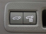 パワーバックドア装備!運転席からワンタッチで自由にバックドアを開閉。荷物を積み下ろしもラクチンです