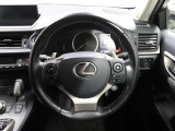 各操作スイッチなどもハンドルから手を放すことなく操作可能で安全運転に支援いたします!