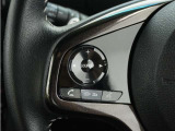 ◆オーディオリモコンスイッチ◆ハンドルにスイッチが装備されてます。視点をそらすことなく、ボリューム調整・オーディオソース切替・選曲が出来ます。安全運転しながら操作が可能になりました。