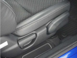 ◆シートハイトアジャスター◆運転席を上下に高さ調節ができます!運転ポジションを体格に合わせてシート調整できます。