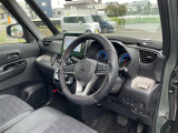 【運転席】座り心地が良いシートなので長時間の運転でも快適にお過ごしいただけます。新品のフロアマットのご注文も可能です。掲載箇所以外にご希望の写真がございましたらお気軽にお問い合わせ下さい。