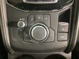 電動パーキングブレーキの搭載により、コンソールデザインの自由度が増すだけでなく安全性も向上。上り坂では路面勾配に応じて坂を登れる駆動力が発生してから解除するので後ろへずり下がる心配もありません!