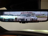 【デジタルインナーミラー】車両後方に取り付けられたカメラの映像をルームミラー内のディスプレイに表示し、後方の安全確認がより快適に。