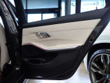 BMW在庫保有台数常時100台以上!ご来店の際はBMW本店(厚木市下荻野140-1)にご来店ください!弊社自慢の全天候型ショールーム!BMW在庫保有台数常時100台以上ございます!