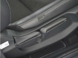 ◆シートハイトアジャスター◆運転席を上下に高さ調節ができます!運転ポジションを体格に合わせてシート調整できます。