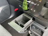 乗車中にホッと一息、ドリンクホルダーもありますよ!