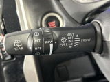 【オートワイパー(AUTO)】雨が降り出した時に、雨滴検出用センサー(レインセンサー)が雨滴を感知すると、自動でワイパーが動作します。