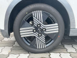 純正アルミホイール。タイヤサイズは165/55R15です。
