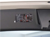 テールゲートには、スイッチ一つで開閉可能な電動開閉機能を装備。また、リアバンパーの下で足を動かすだけで開閉できる、ハンズフリー・オープニング/クロージング機構も搭載しています。