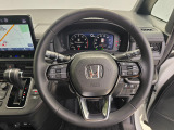 ドライバーの操作性に配慮したステアリング。快適な運転をサポートします。