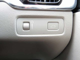 運転席に座っていながらテールゲートをオープンさせることができます。