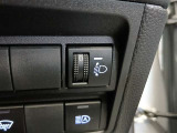 積載時に後ろが下がってライトが高くなったことによる相手車への眩惑を防止する焦点調整ができます