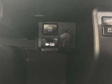 停電などの非常時には電源としても使える100V/100Wコンセントを車内に設置。電気製品にも対応し、普段使いにもアウトドアでも大活躍!(パソコンの電源や携帯などの充電)
