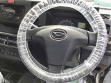 ハンドルは軽やかに回り、気持ちよく運転できます!