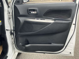 運転席ドア内張りです。