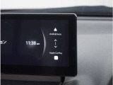 【スマートフォン連携】車内でスマートフォンと連携し、Apple CarPlayやAndroid Autoで通話、音楽、マップなどの様々な機能が利用可能です。