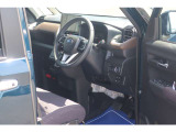 運転席周りになります。疲れにくいシートポジション、安全性を重視した視界性能となっております