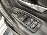 当店では第三者機関による車両品質鑑定を導入し、修復歴車を排除。鑑定書が発行されますので、ぱっと見ただけでは分からない箇所まで納得した上でご検討いただけます。※一部未実施の場合がございます。