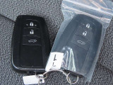 カギを取り出す手間がなく施錠開錠・エンジン始動ができる便利なスマートキーです!荷物で手がふさがっていたり、雨天時にも役立ちます☆