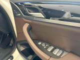 全ての窓のスイッチは一度押すとAUTOで開閉にします♪