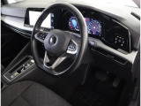 インテリアアンビエントライトはドアトリムなどやわらかな光が点灯。気分に合わせて車内の雰囲気を演出することができます。