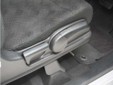 ◆シートハイトアジャスター◆運転席を上下に高さ調節ができます!運転ポジションを体格に合わせてシート調整できます。