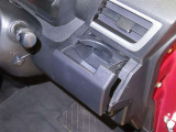 運転席にカップホルダーを装備しております。