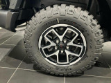 255/75R17サイズ標準装着です。