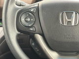 ★オーディオコントロールスイッチ★ステアリングにはオーディオコントロールスイッチが付いていますので、目線を正面から外すことが無く、また、ステアリングから手を離さずにオーディオ操作ができます