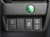 ホンダセンシングが装備されています。アダプティブレーダークルーズやレーンキープアシスト、車線逸脱防止機能なども備えていて、ロングドライブも快適で安全にお楽しみいただけます。