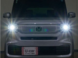 LEDヘッドライト(オートハイビーム機能付)が搭載されており、遠くまで明るく均一に照らし、高速道路等での安心感が向上しております。