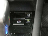 電動パーキングブレーキを搭載。スイッチ操作でパーキングブレーキを作動・解除することができるので操作の力が不要です。