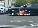 人気のヘッドアップディスプレイ!現在の車速、ナビゲーション・システムによるルート案内の矢印表示、チェック・コントロール、前車接近警告など、さまざまな情報をドライバーの視界内に直接表示いたします!