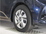 ◆純正ホイール装着車◆シンプルなデザインのホイールキャップ付きです。