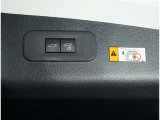 パワーバックドア装備!リヤゲートのスイッチを押すだけでバックドアが閉まります!運転席周りからも開閉の操作ができます♪